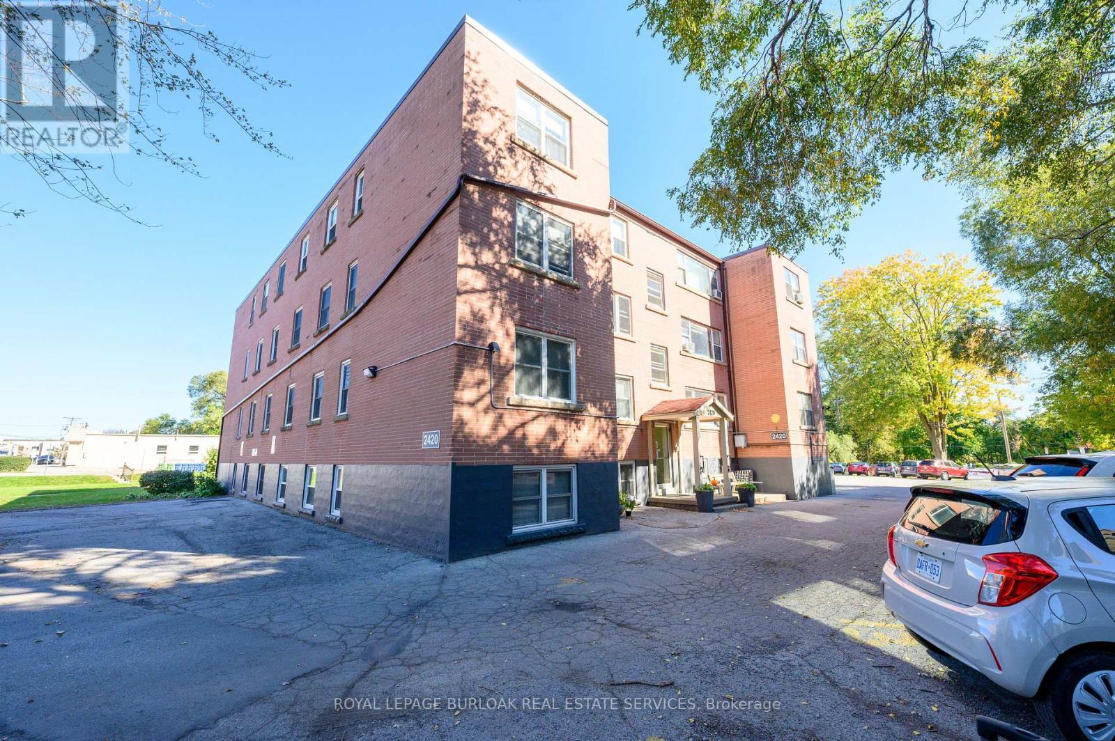 1- 2420 New Street, Burlington, ON photo 3