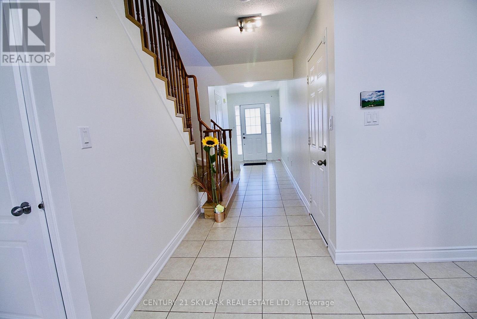61 Lightcatcher Circle, Brampton, ON photo 3