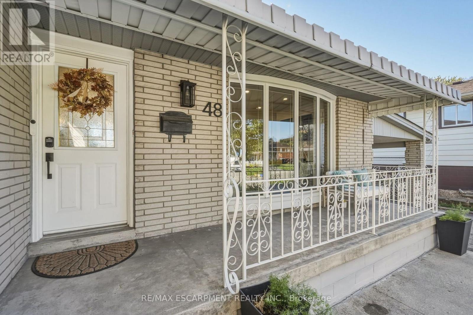 48 Stoney Brook Drive, Hamilton, ON photo 3