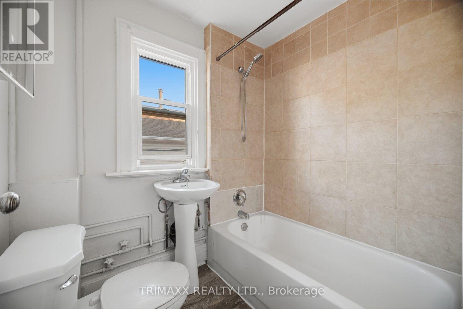 28 Fifth Street, Welland, ON photo 16