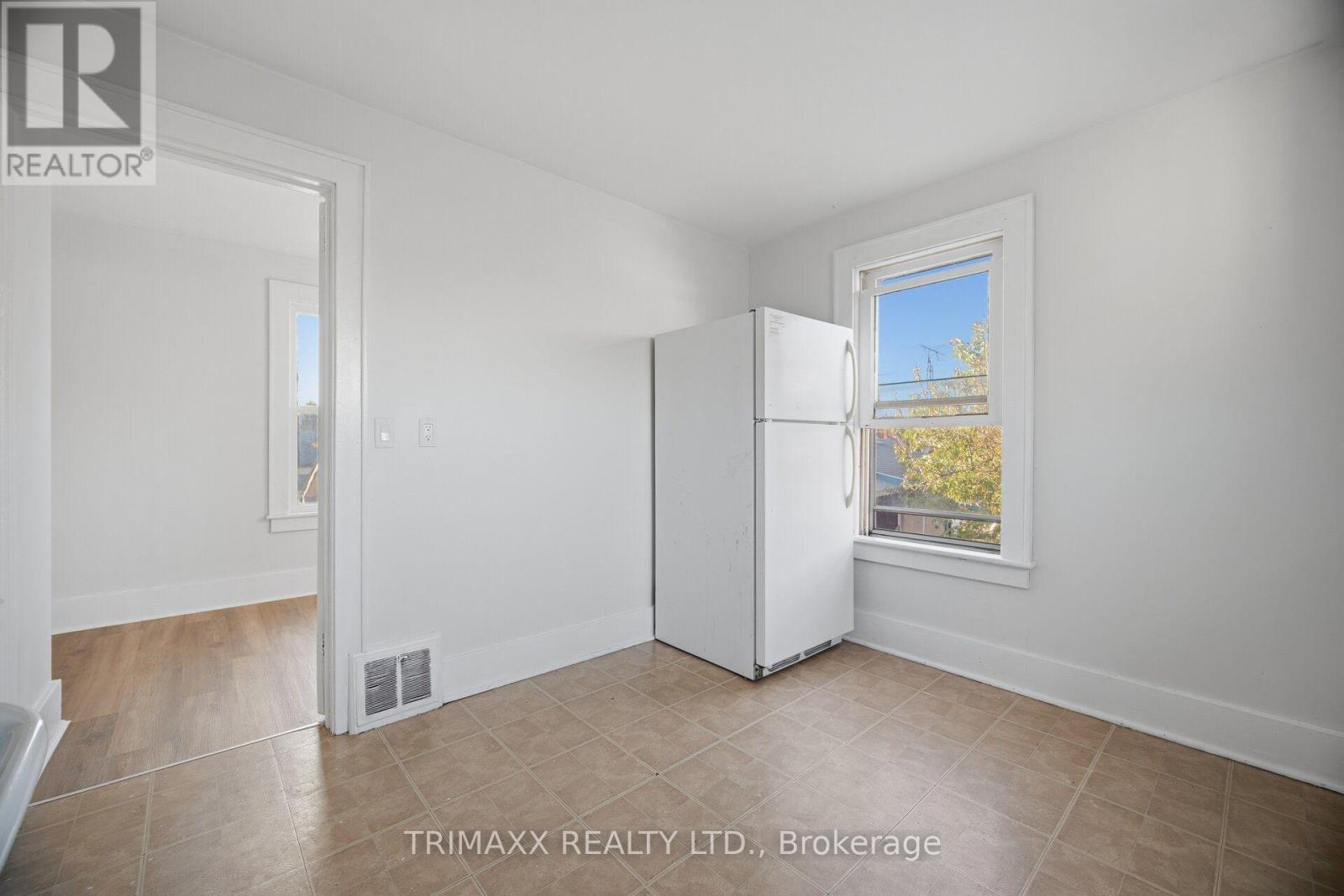 28 Fifth Street, Welland, ON photo 8