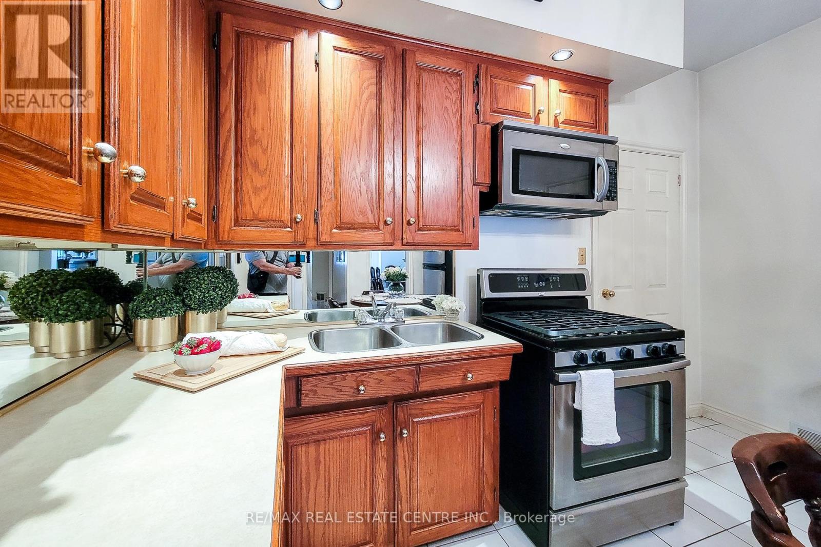 244 Hughson Street North, Hamilton, ON photo 17