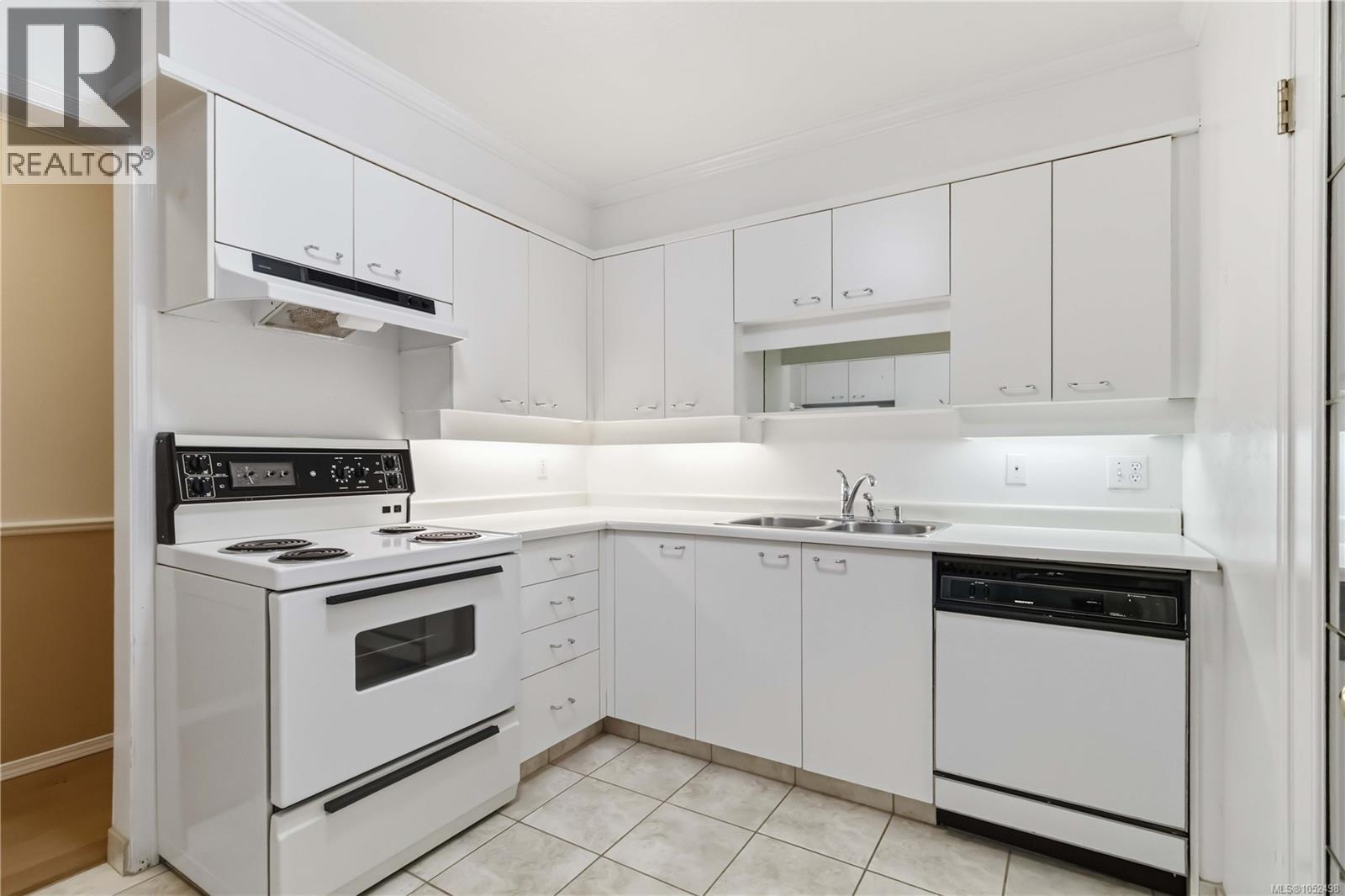 #102 1270 Johnson St - 13