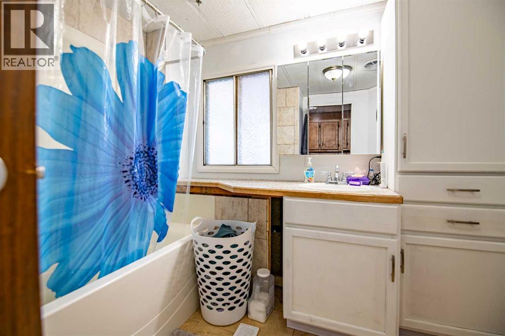 Listing photo – 3, 5344 76 Street, Red Deer