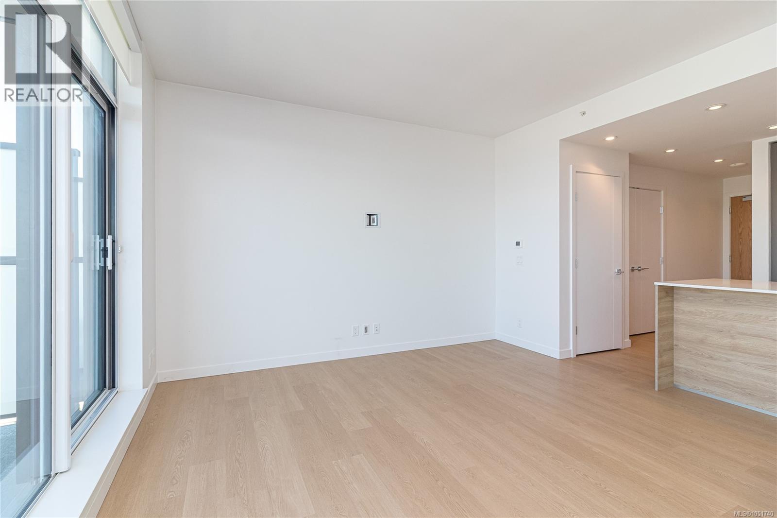 #1108 369 Tyee Rd - 3