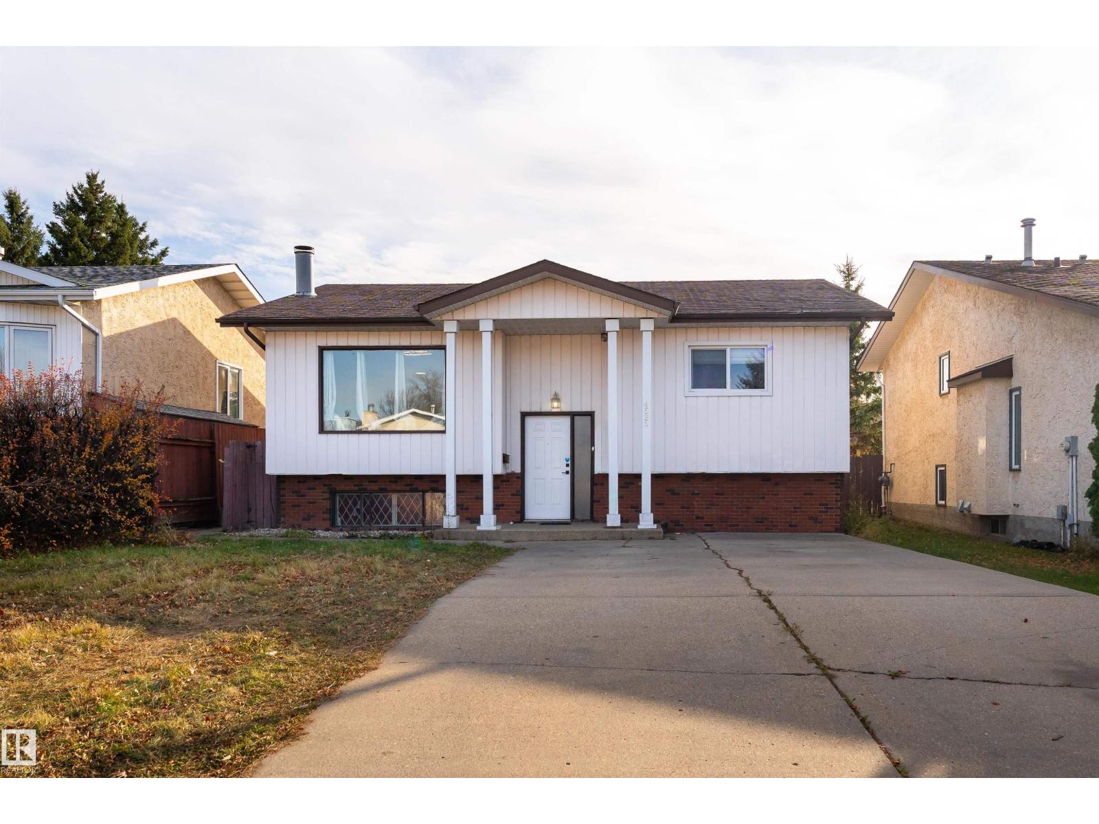 4535 30 AV NW, Edmonton, Alberta, T6L4S6
