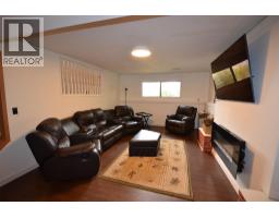 Living room - 3944 Trepanier Heights Avenue, Peachland, BC V0H1X2 Photo 10