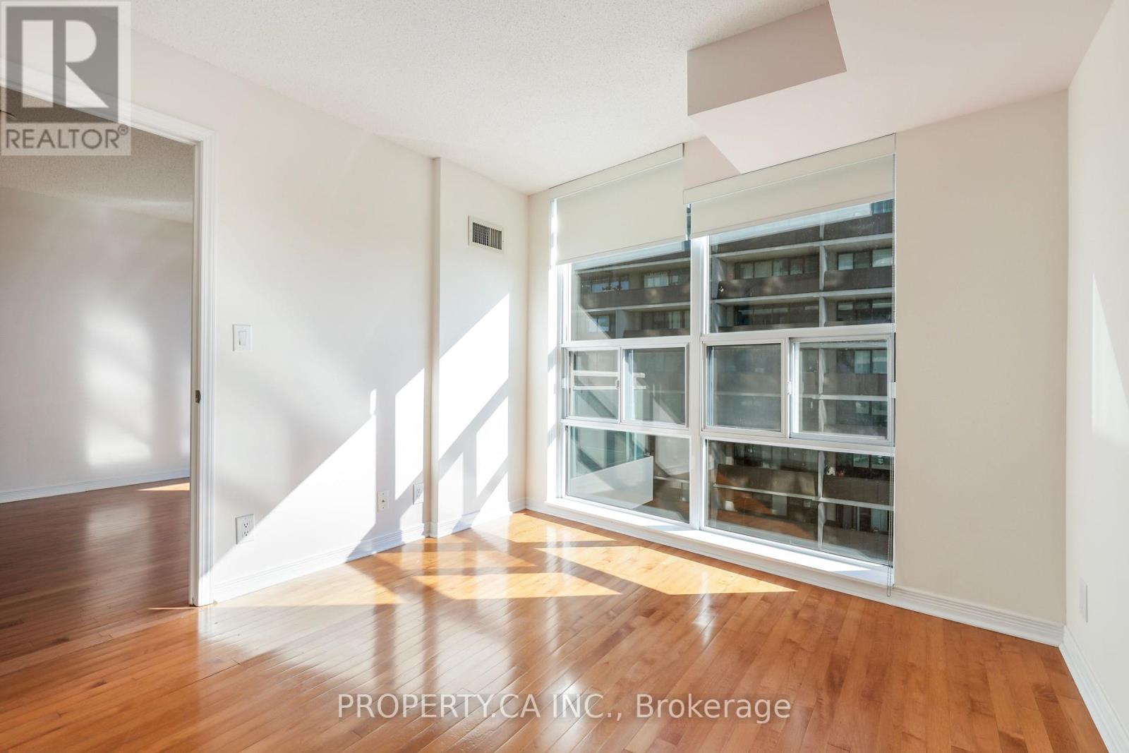 1203- 736 Spadina Avenue, Toronto, ON photo 11