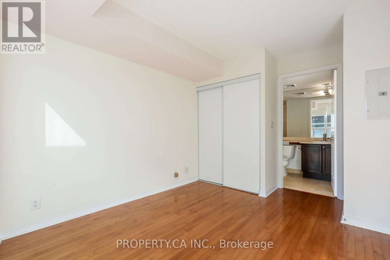 1203- 736 Spadina Avenue, Toronto, ON photo 12