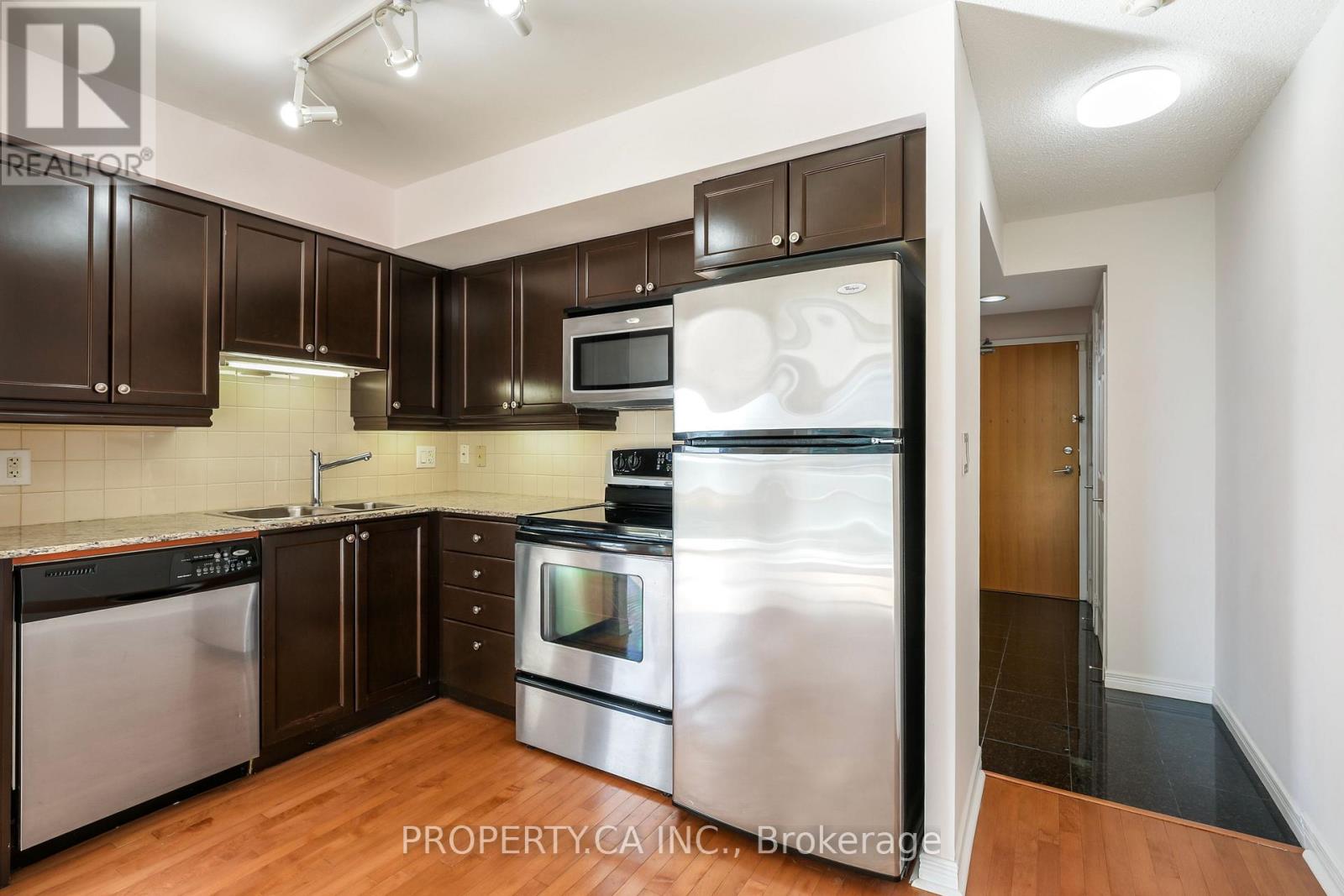 1203- 736 Spadina Avenue, Toronto, ON photo 4