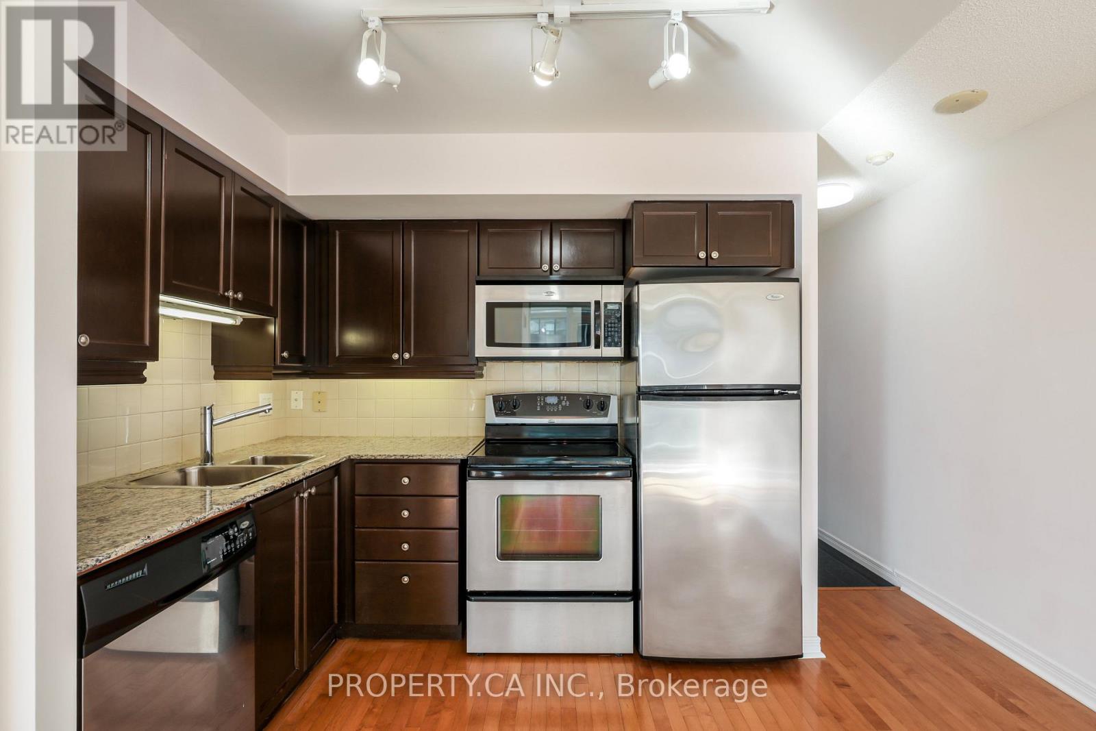 1203- 736 Spadina Avenue, Toronto, ON photo 5