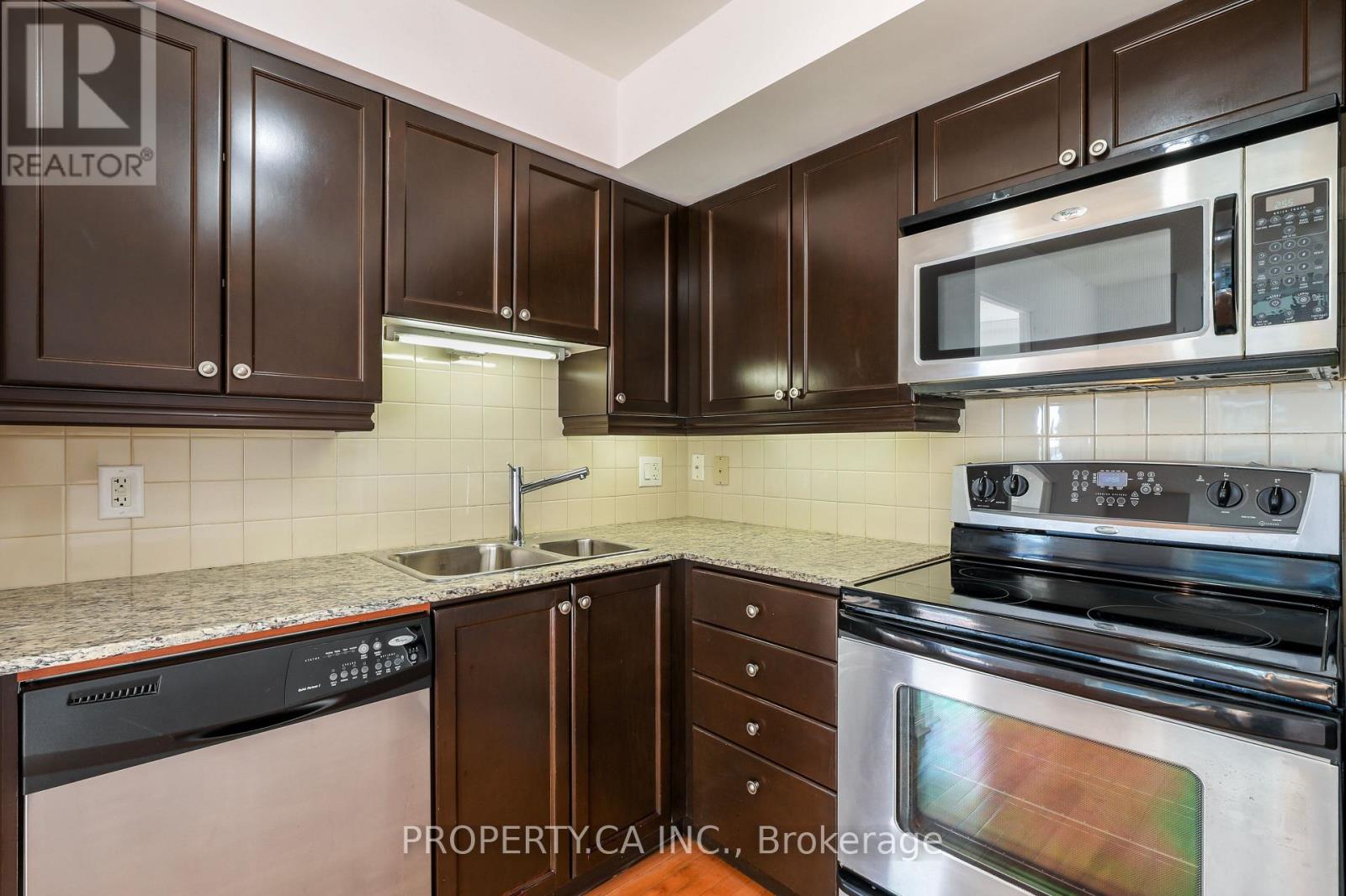 1203- 736 Spadina Avenue, Toronto, ON photo 6