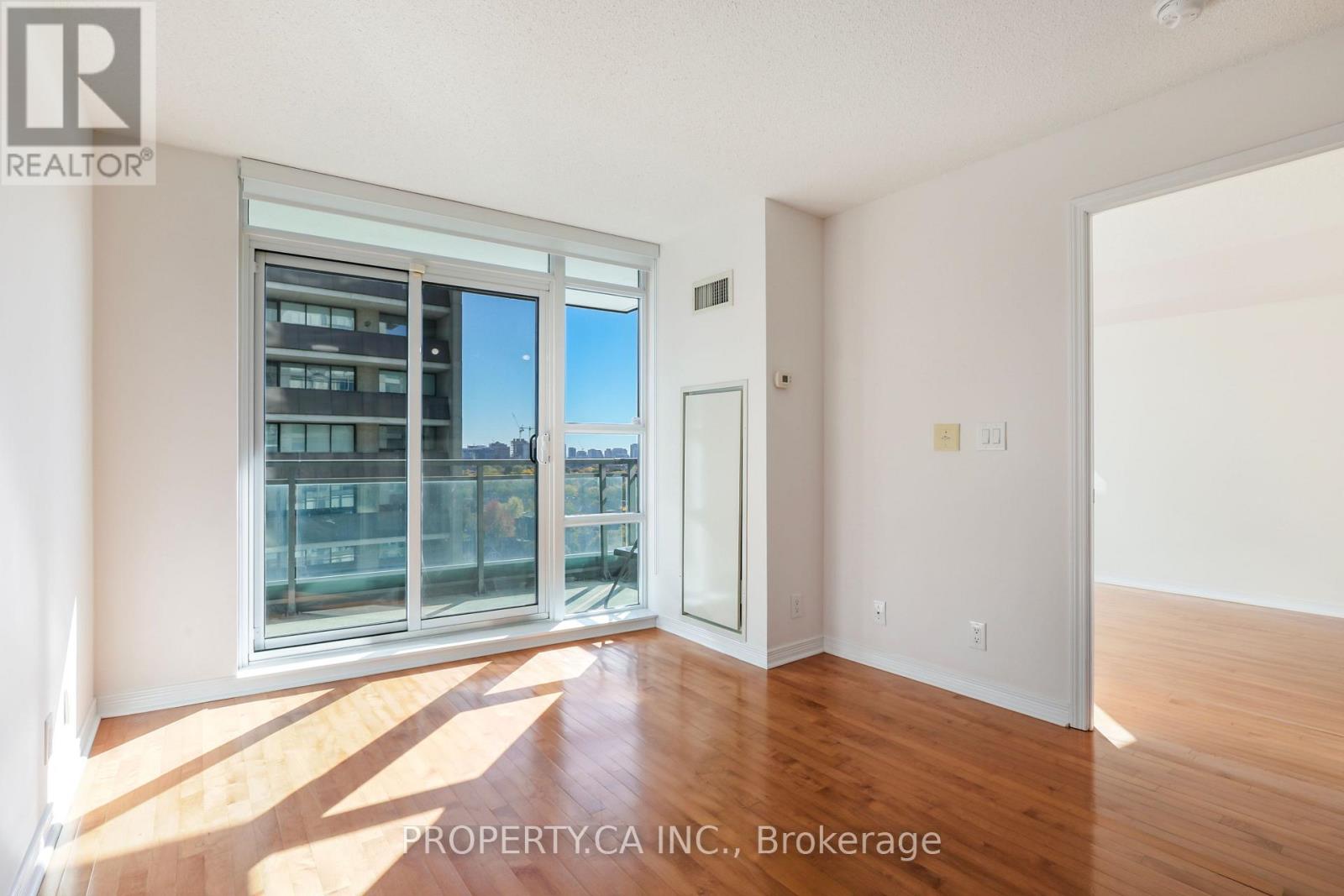 1203- 736 Spadina Avenue, Toronto, ON photo 8