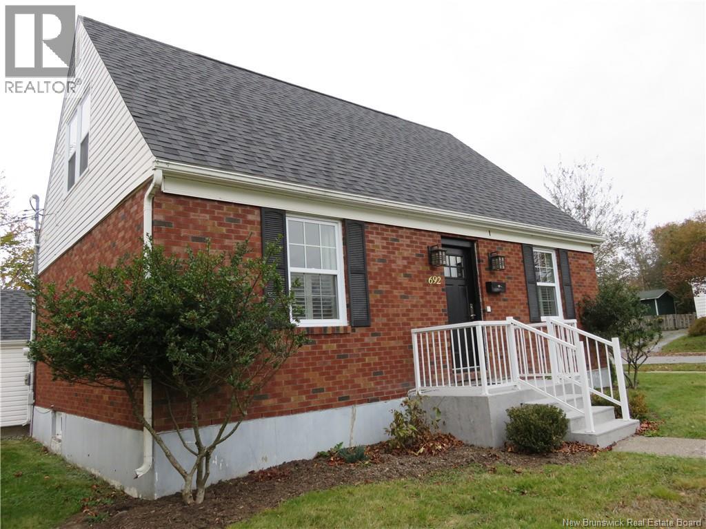 692 Dunn Avenue photo 3