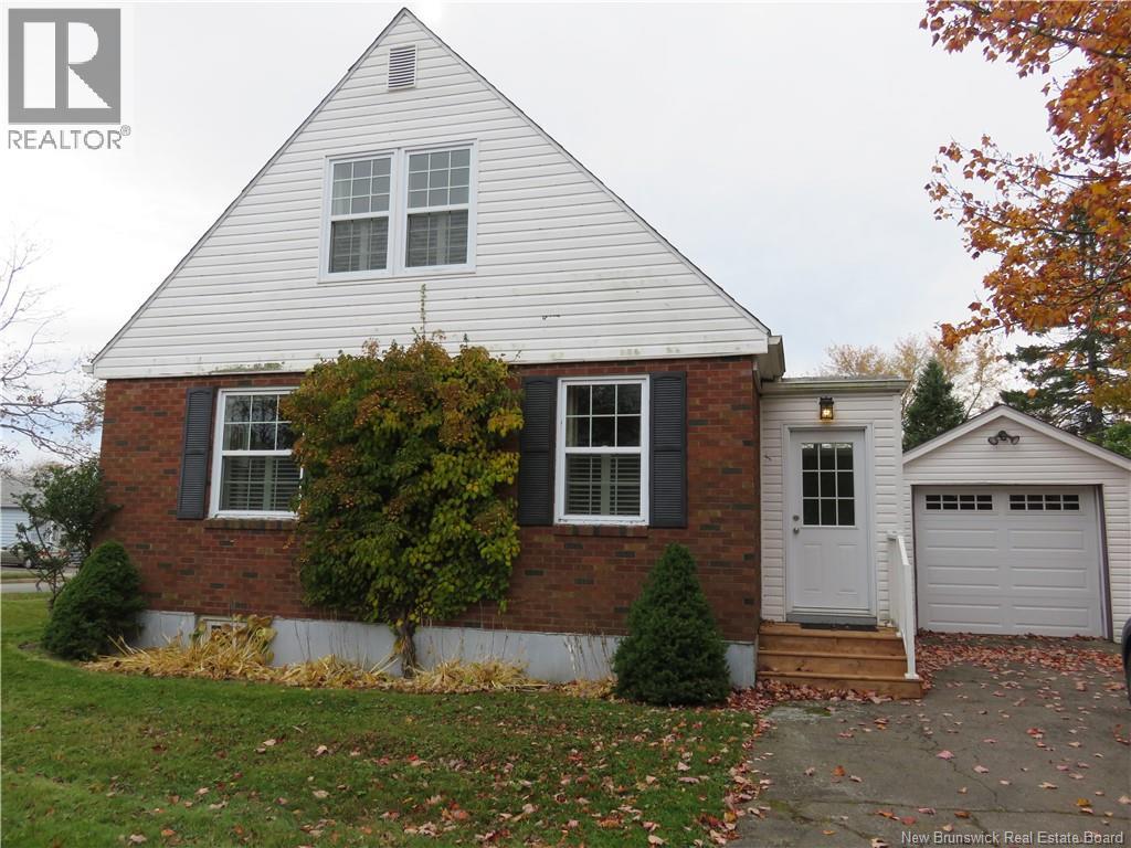 692 Dunn Avenue photo 4