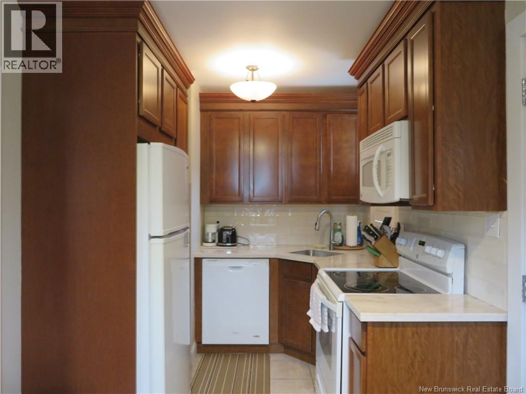 692 Dunn Avenue photo 5