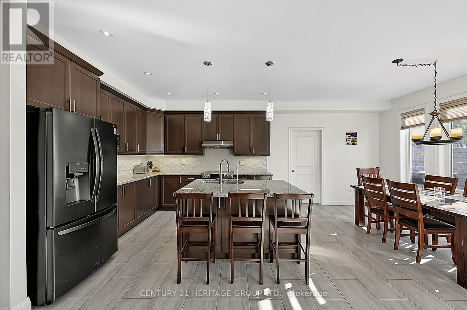 67 Manor Forest Road, East Gwillimbury, ON photo 8