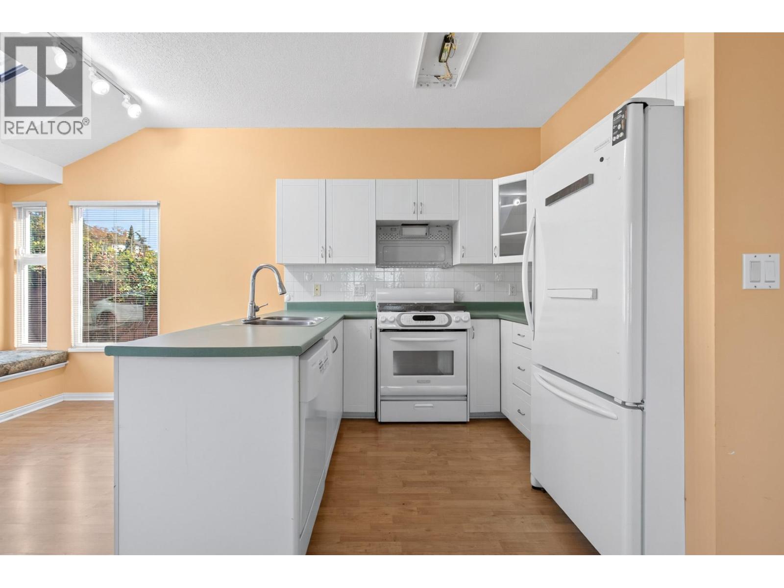 111 FOUNDRY ROW, New Westminster - Image 1