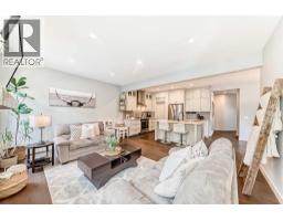 4pc Bathroom - 743 Shawnee Drive Sw, Calgary, AB T2Y1V6 Photo 17