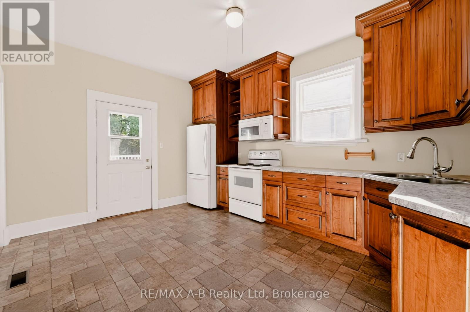 176 STERLING STREET - 11