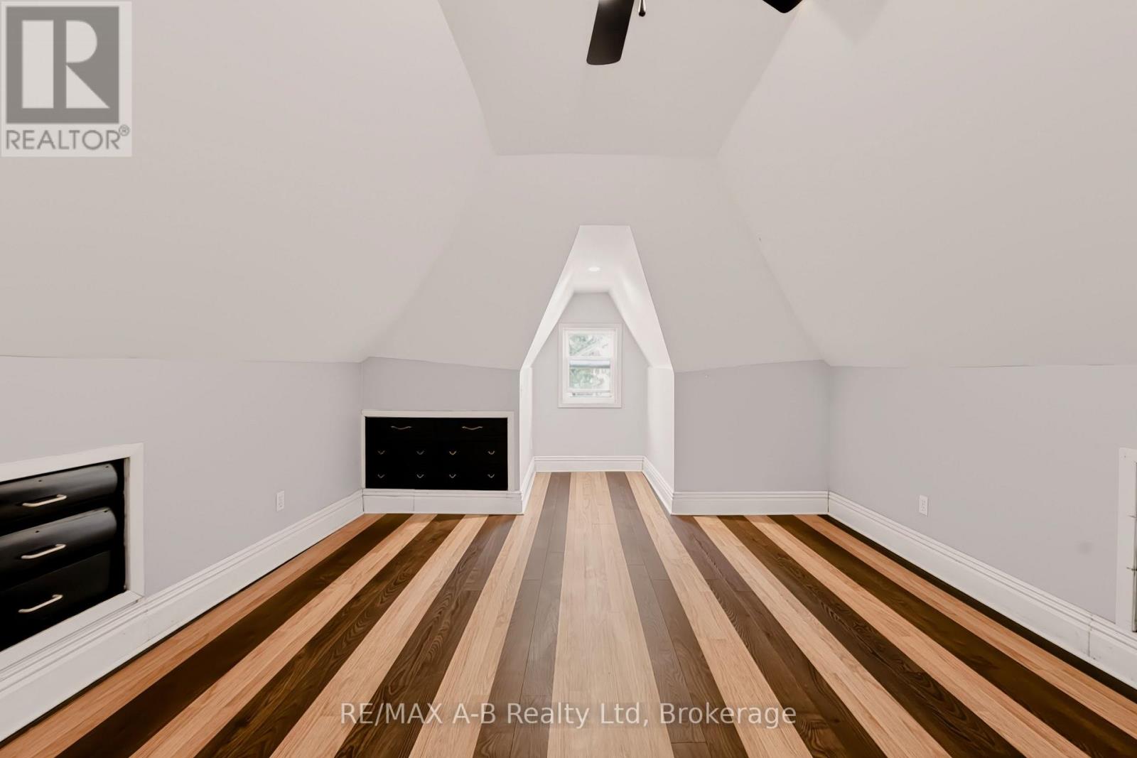 176 STERLING STREET - 20