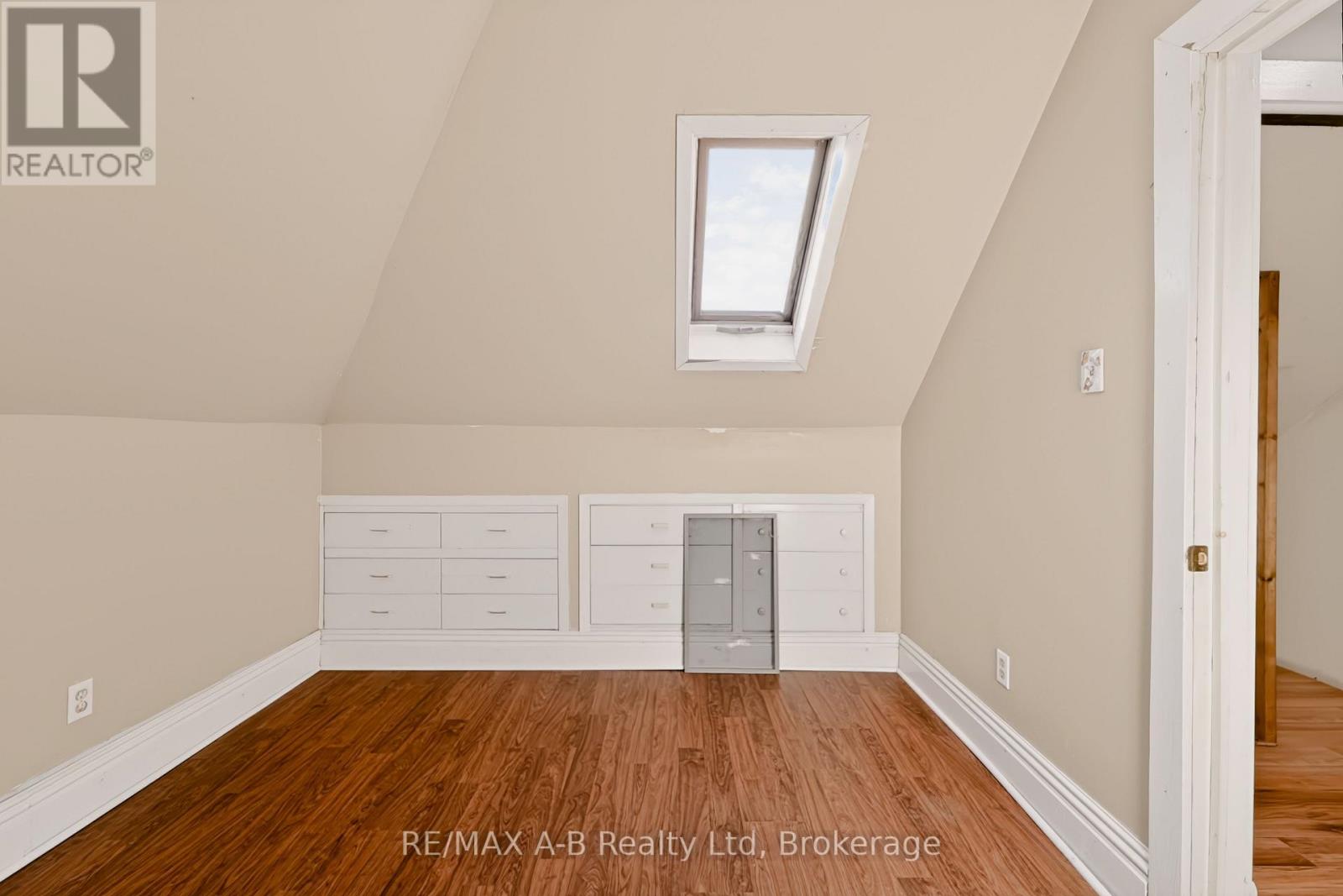 176 STERLING STREET - 24