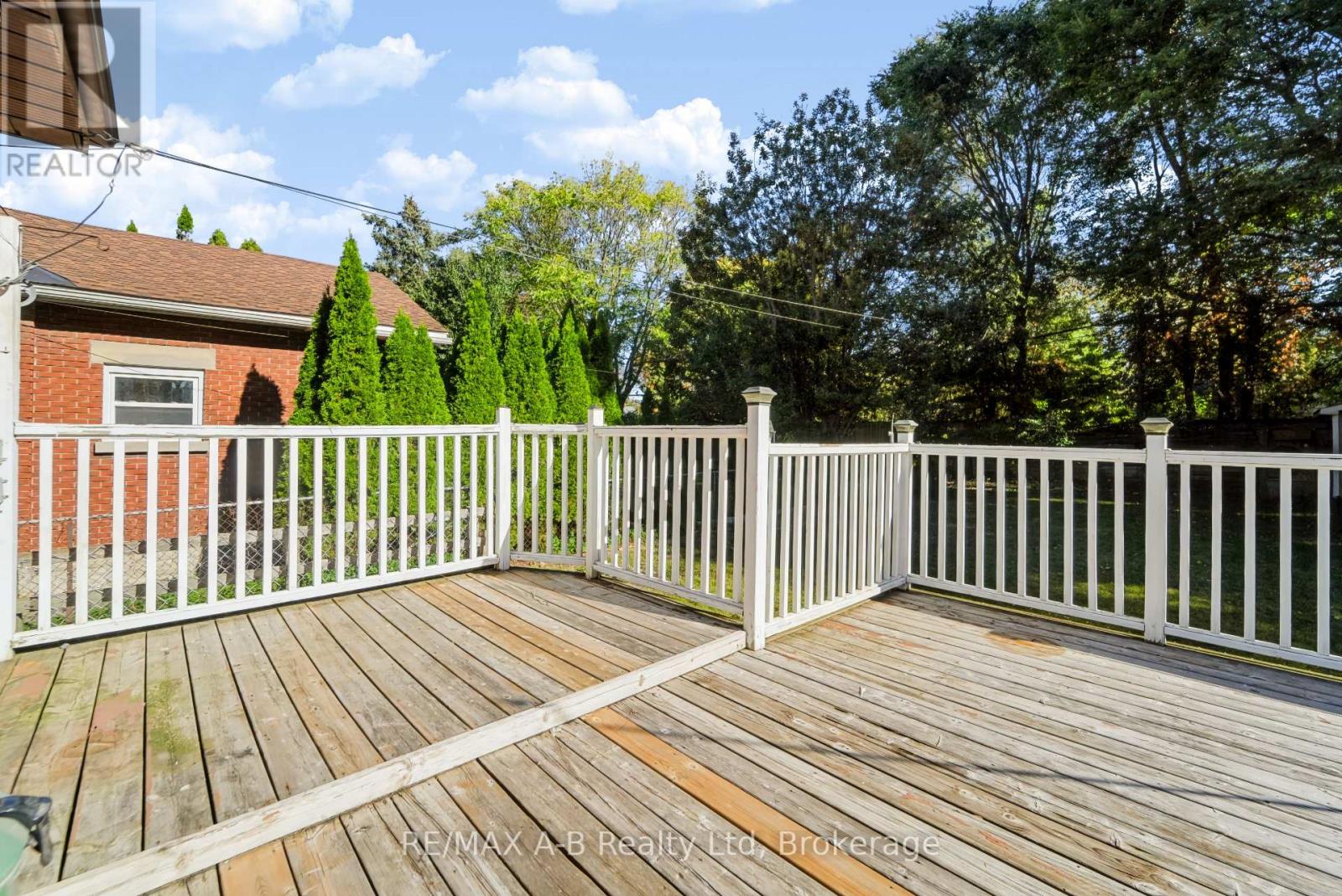 176 STERLING STREET - 26