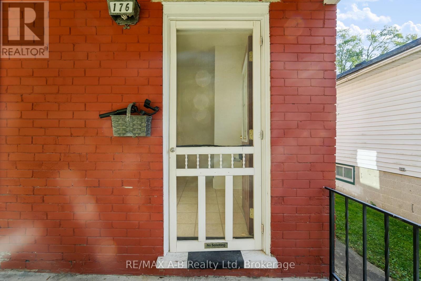 176 STERLING STREET - 4