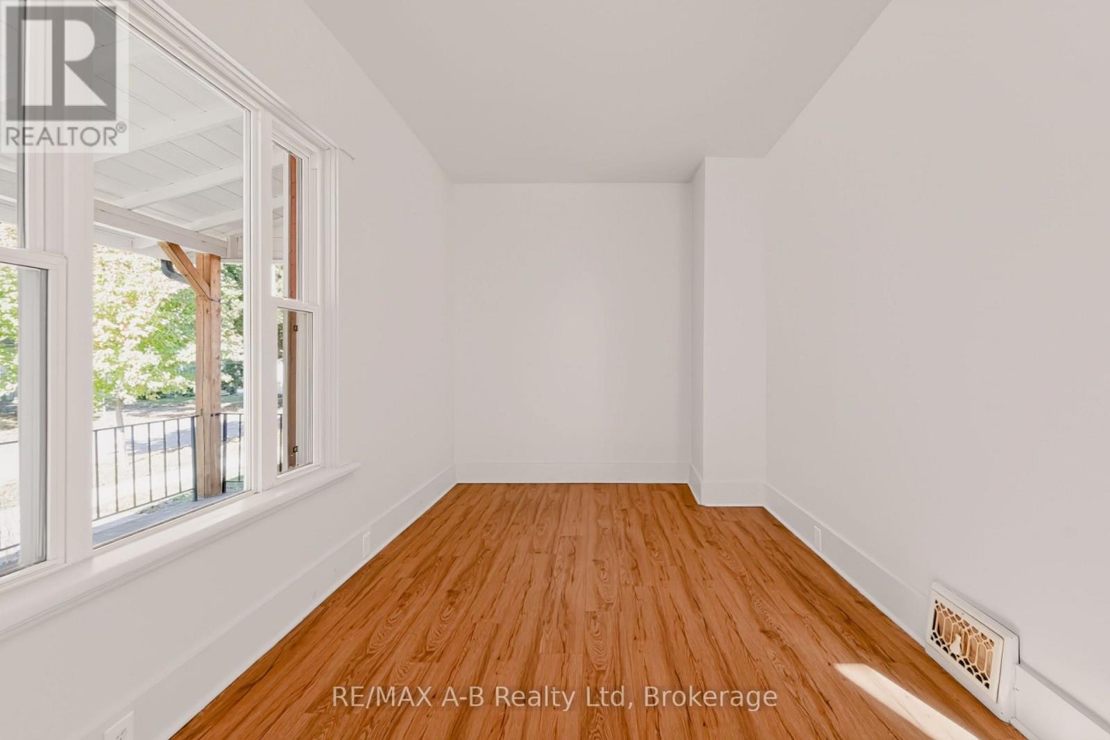 176 STERLING STREET - 6