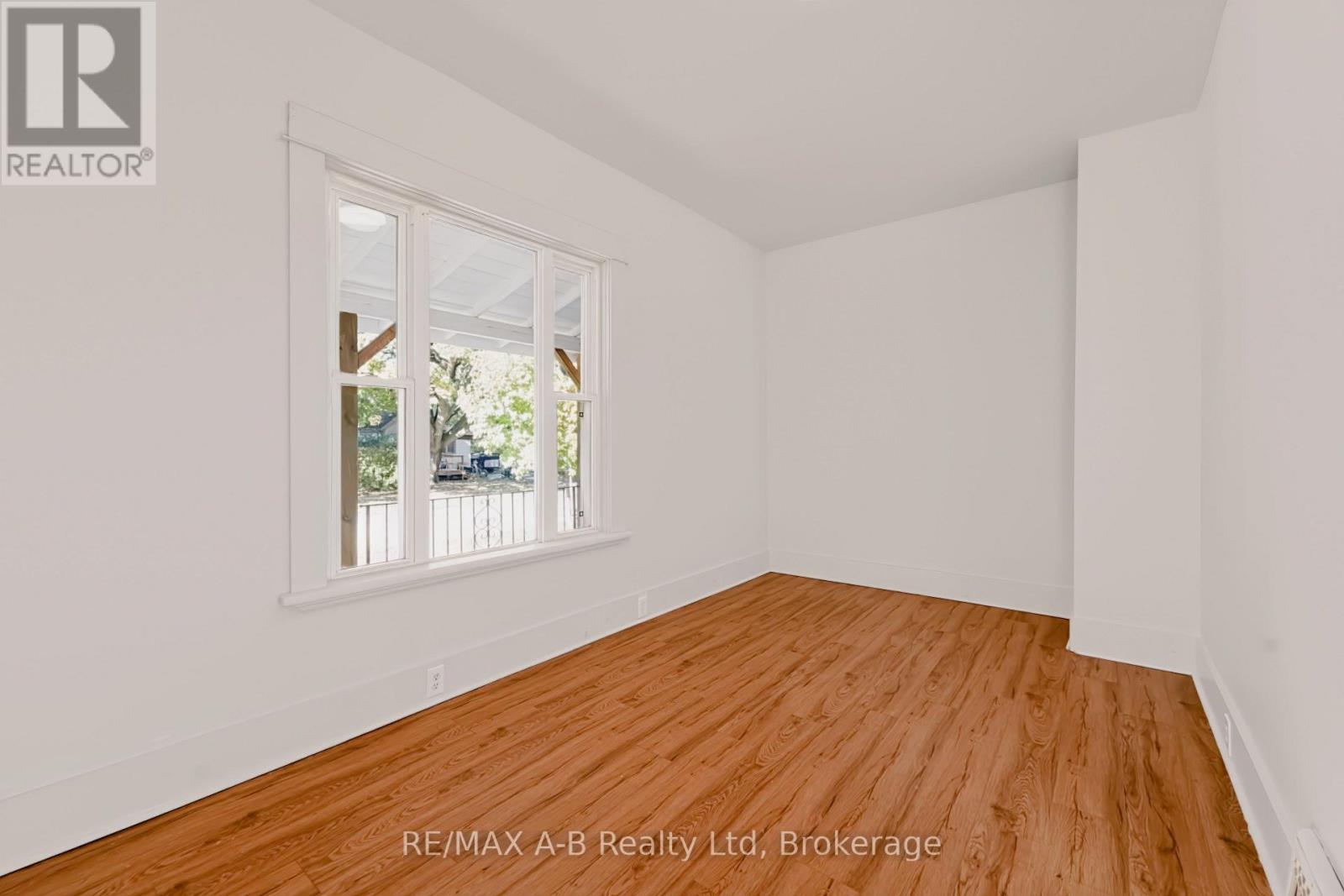 176 STERLING STREET - 7