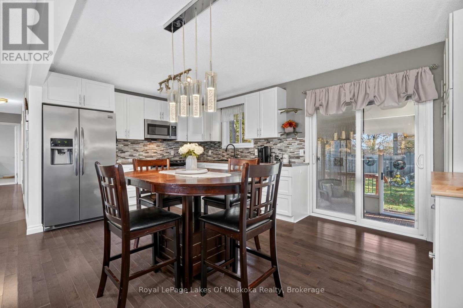 9 SHAW CRESCENT - 10