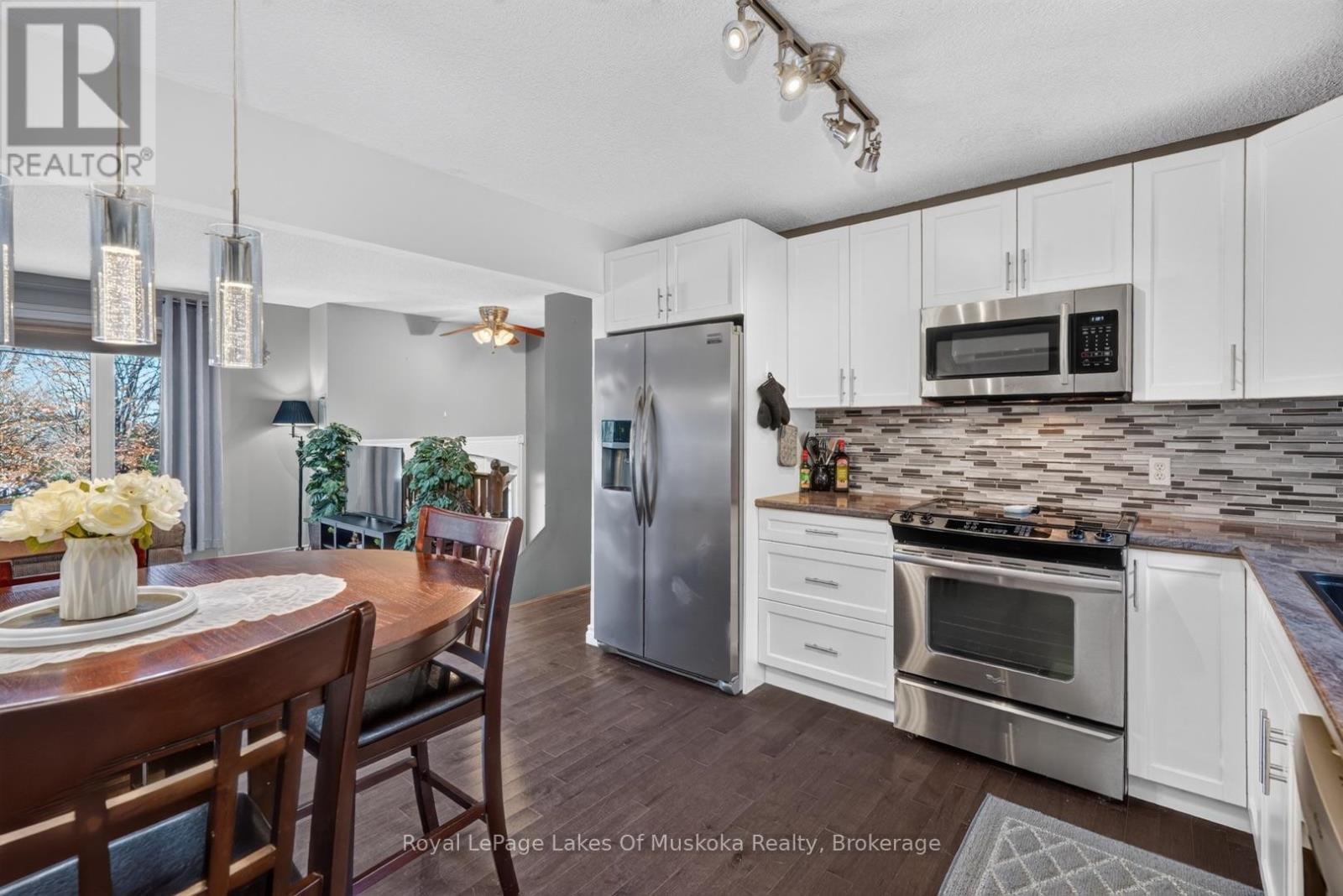 9 SHAW CRESCENT - 11
