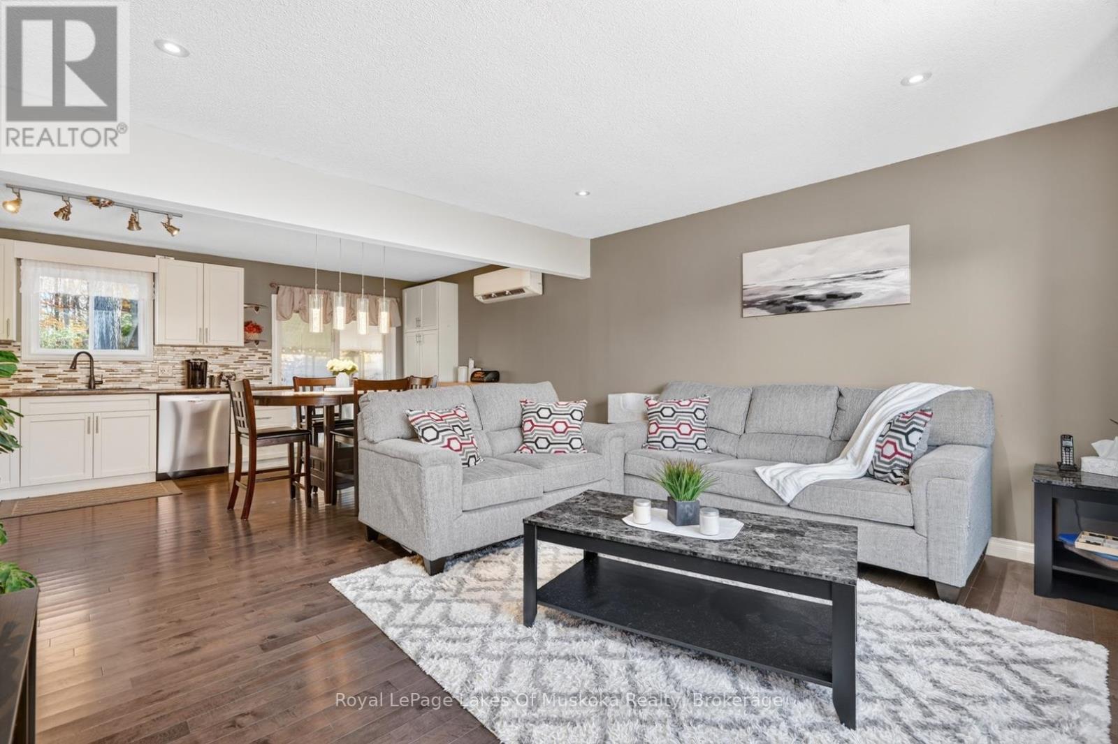 9 SHAW CRESCENT - 12