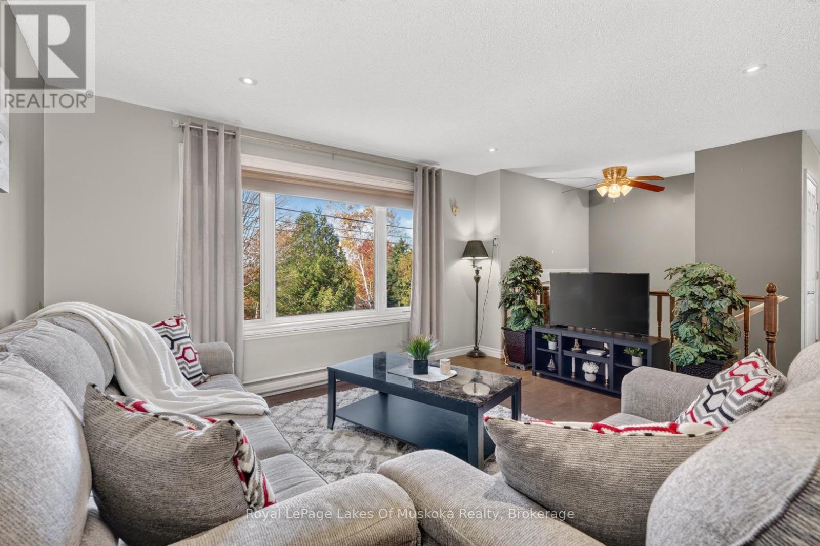 9 SHAW CRESCENT - 13
