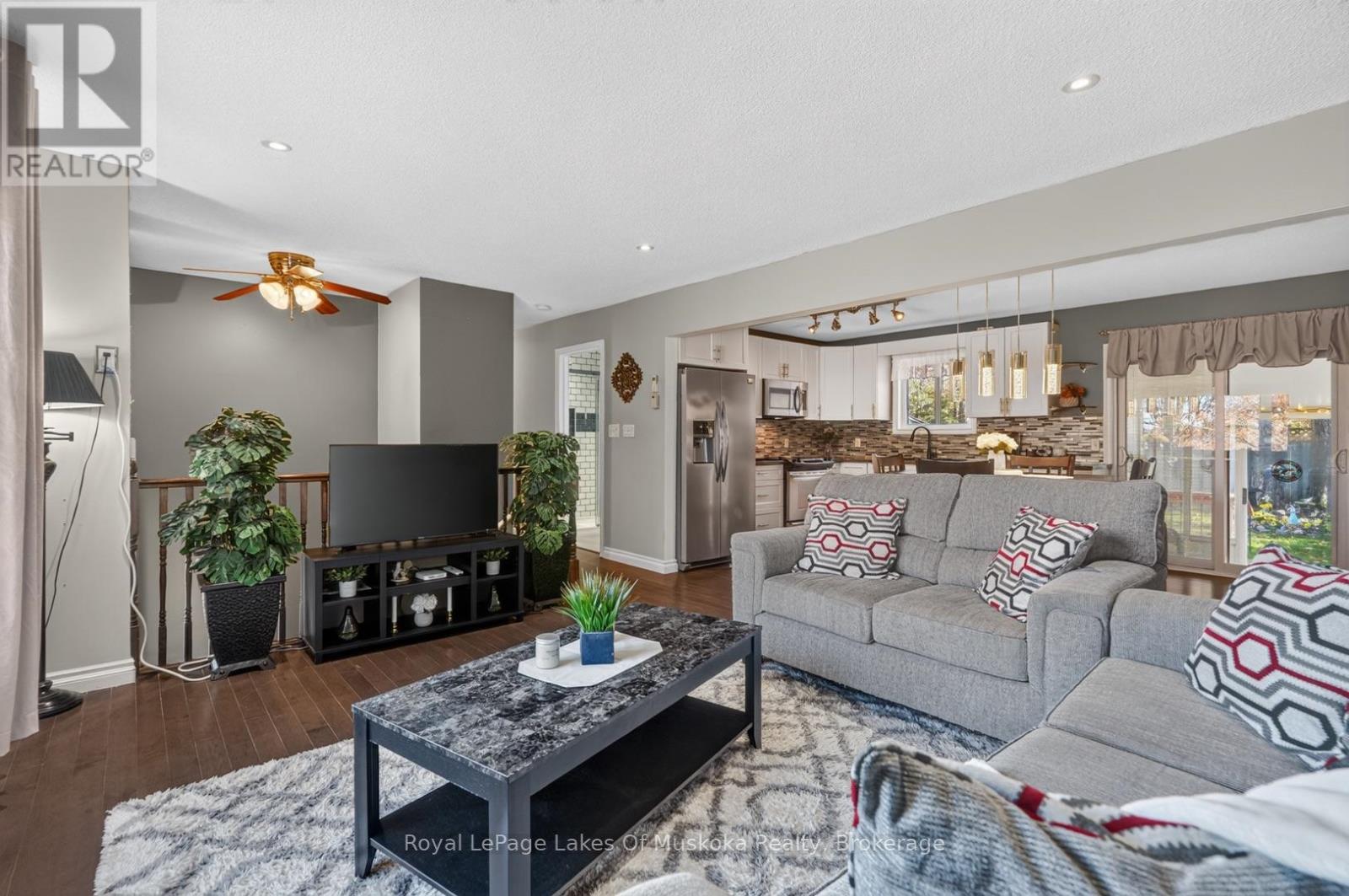 9 SHAW CRESCENT - 14