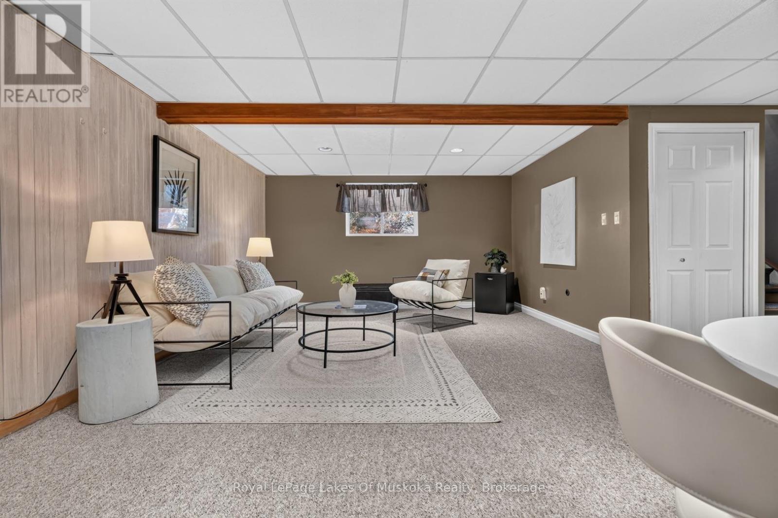 9 SHAW CRESCENT - 27