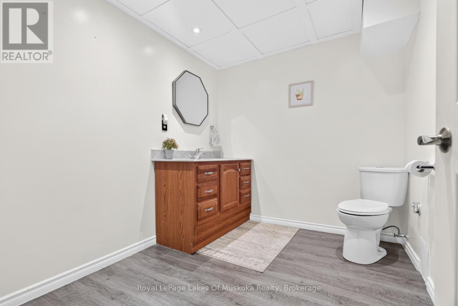9 SHAW CRESCENT - 28
