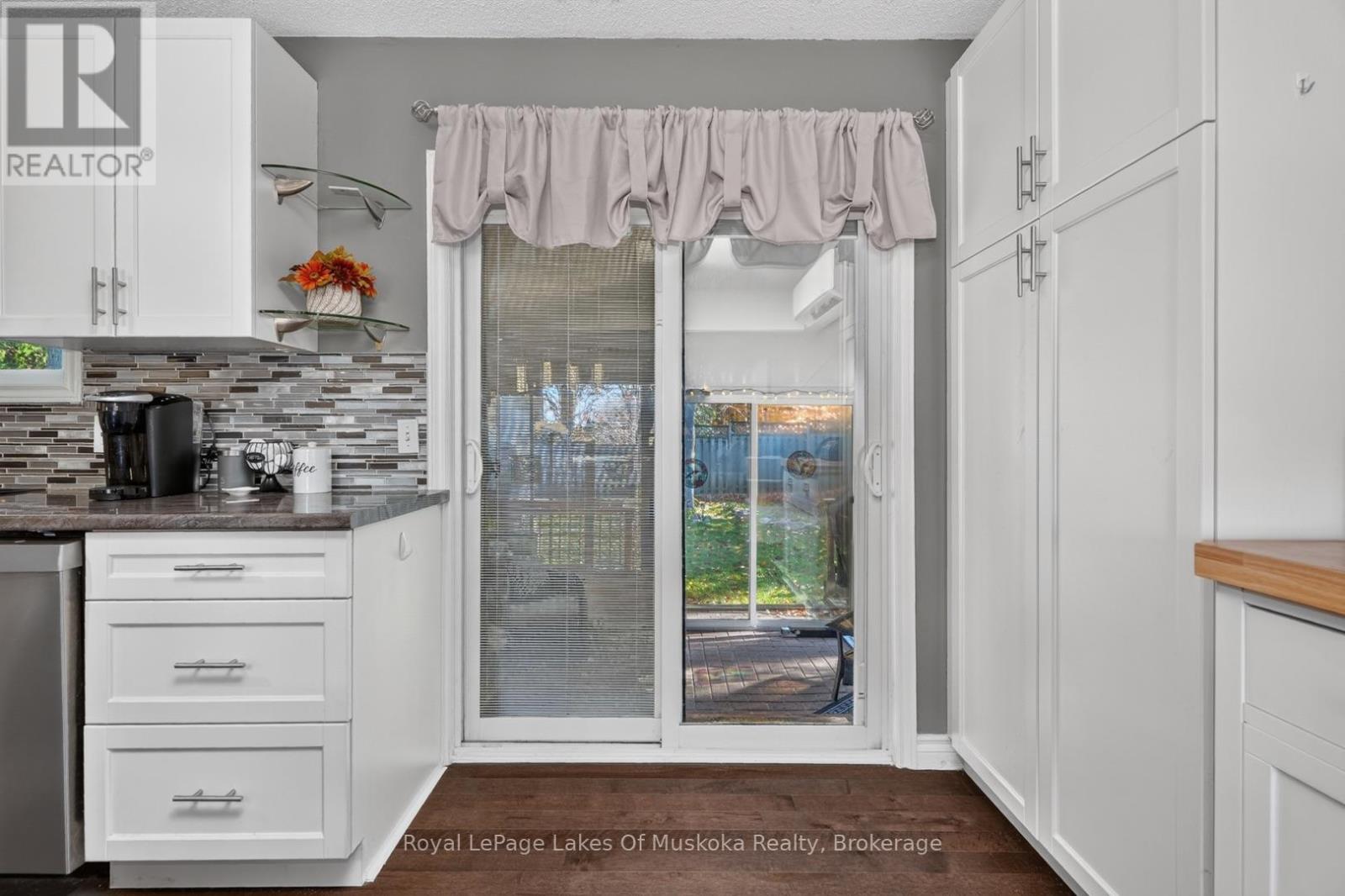 9 SHAW CRESCENT - 31