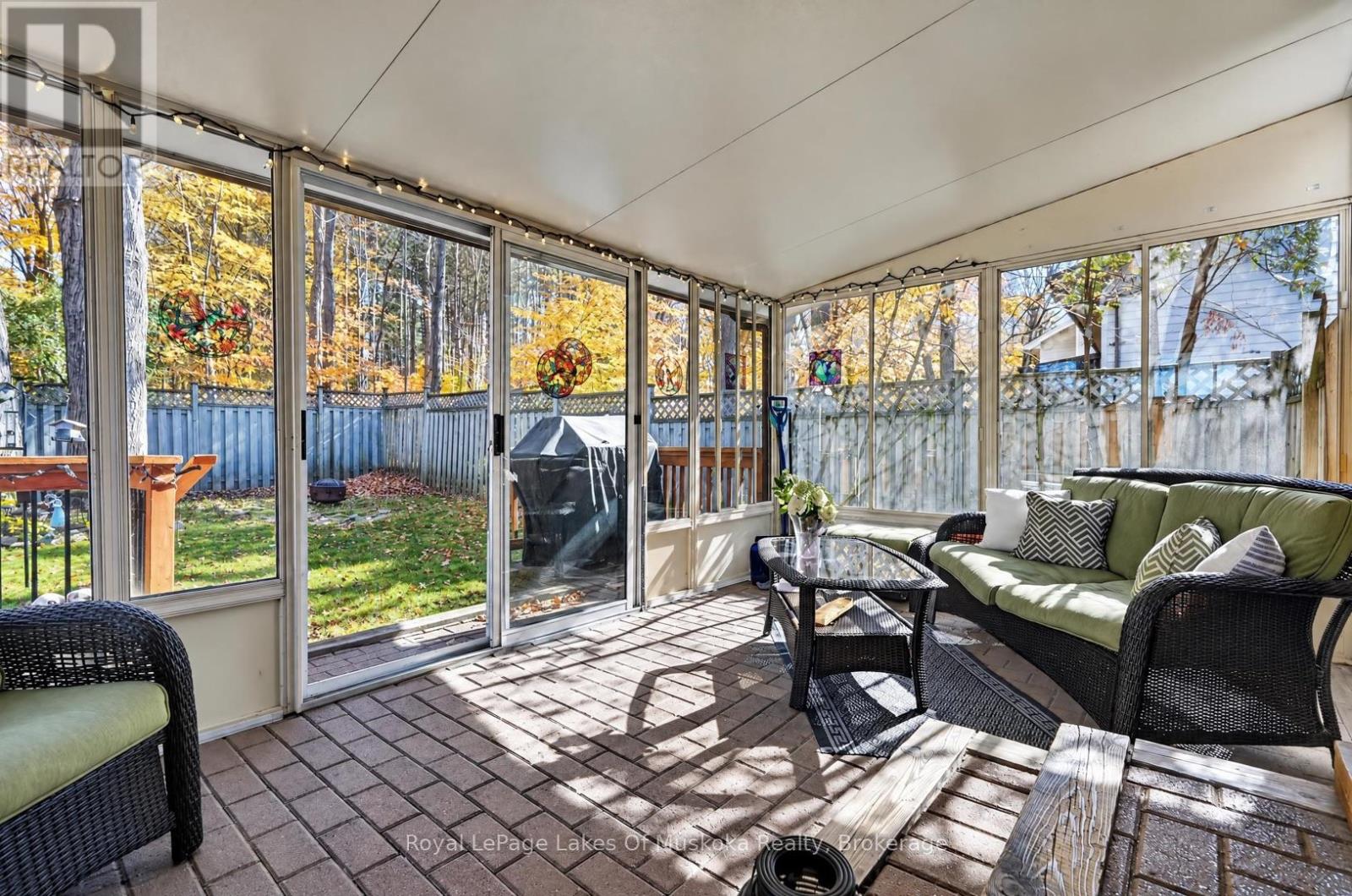 9 SHAW CRESCENT - 32