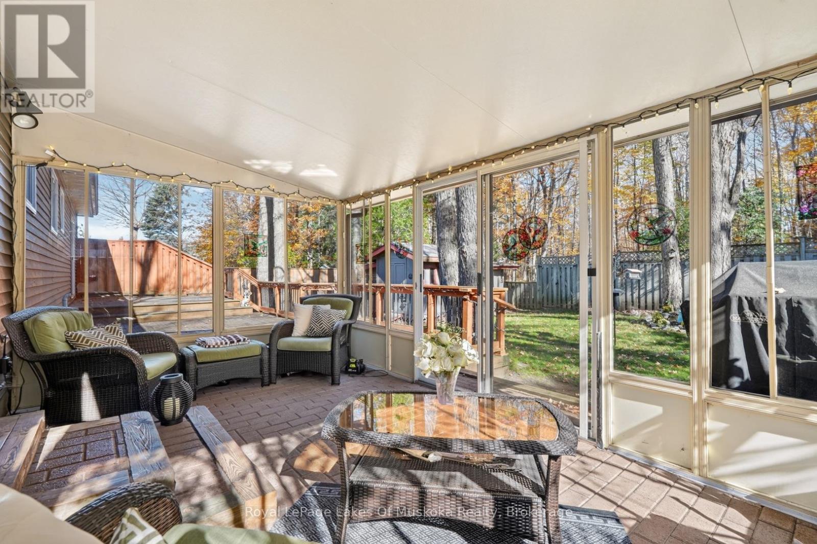9 SHAW CRESCENT - 33