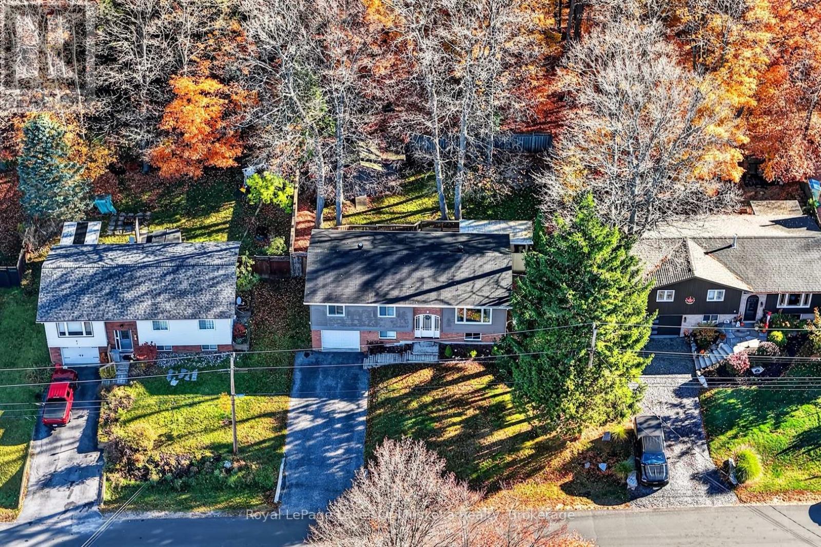9 SHAW CRESCENT - 40