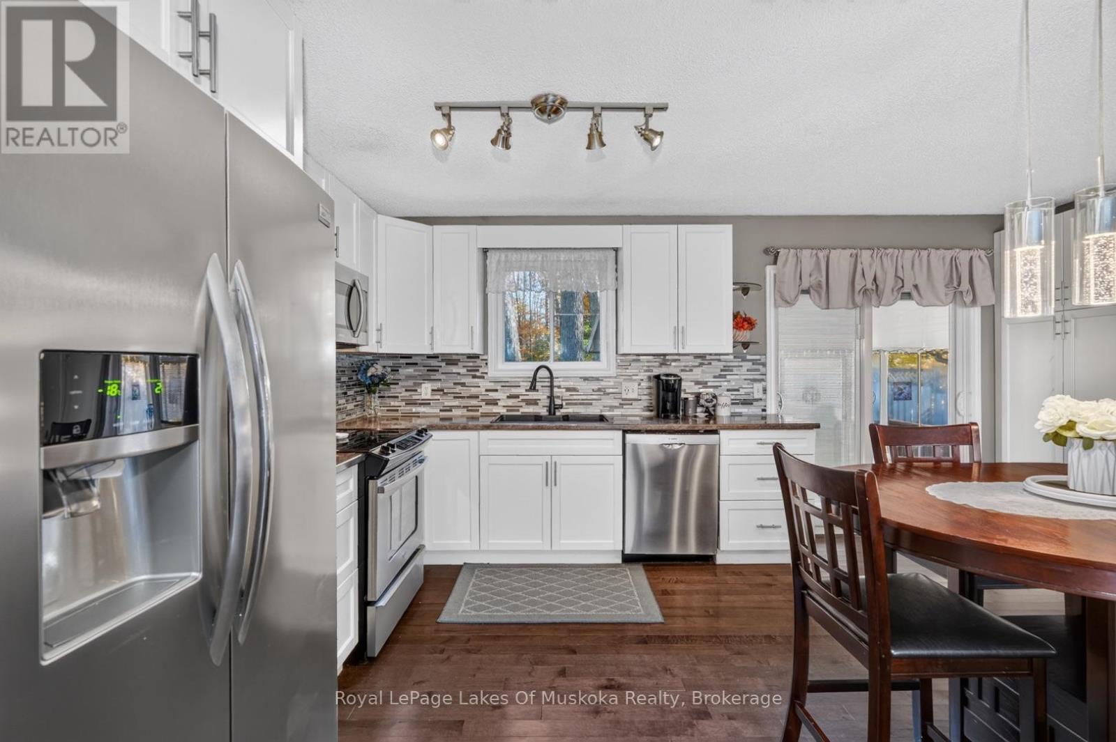 9 SHAW CRESCENT - 6