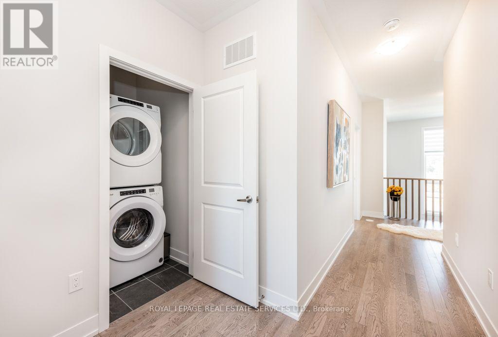 1444 Yellow Rose Circle, Oakville, ON photo 35