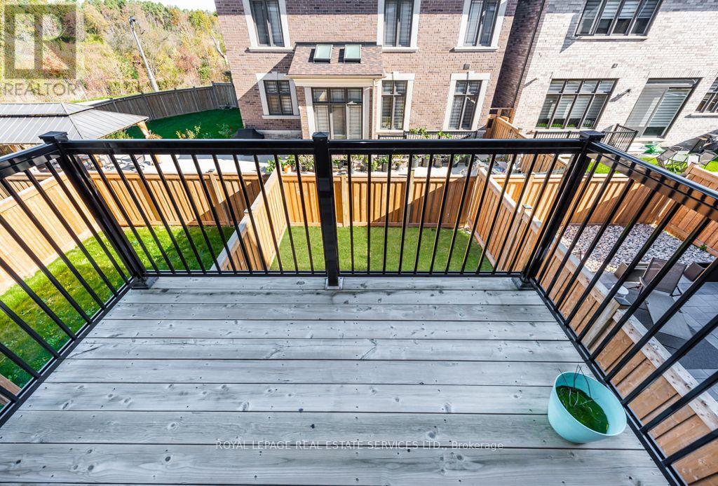 1444 Yellow Rose Circle, Oakville, ON photo 39
