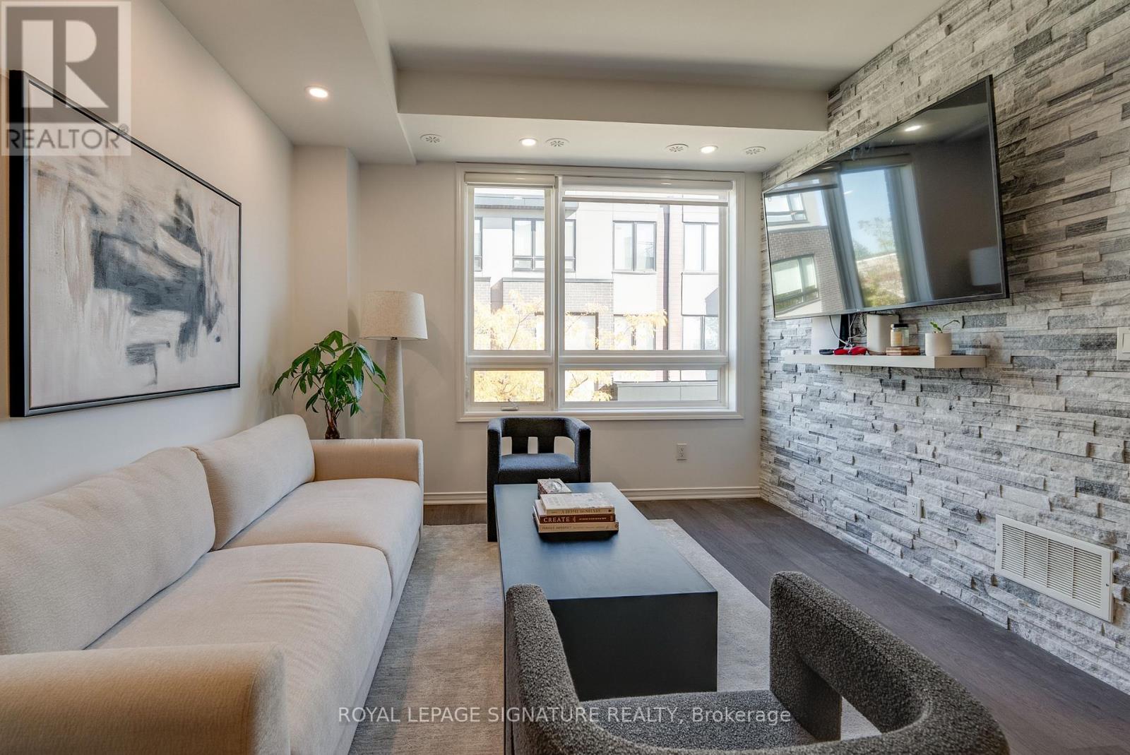 304- 1150 Briar Hill Avenue, Toronto, ON photo 3