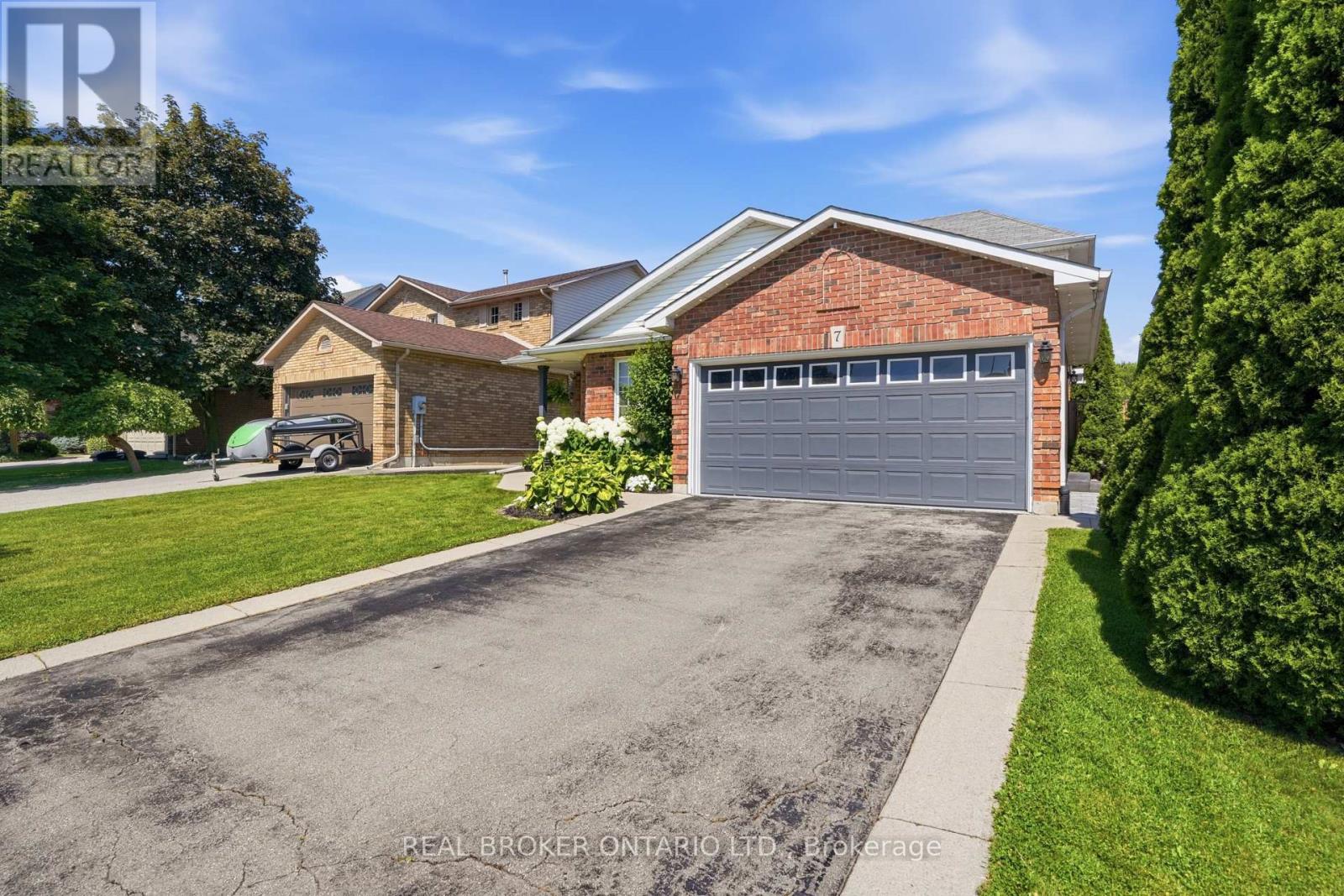 7 Rockhaven Lane, Hamilton, ON photo 2
