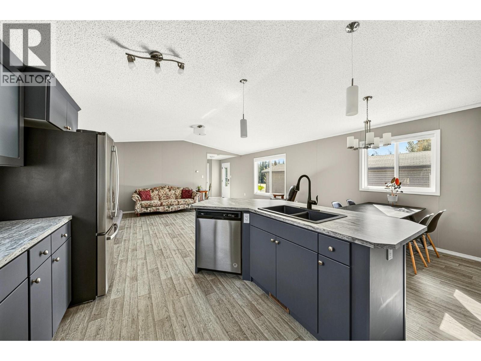 14 Delta Crescent - 6