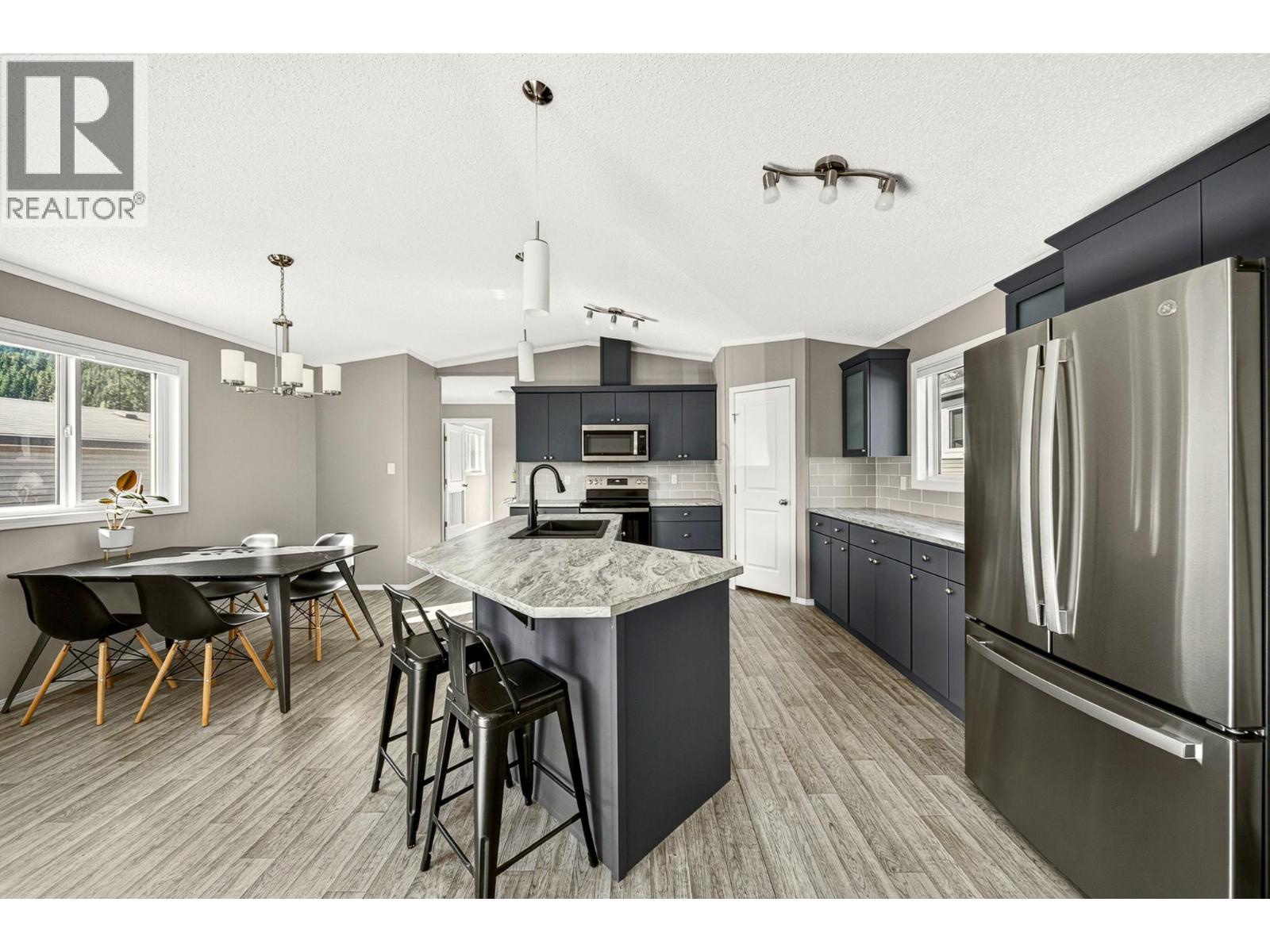 14 Delta Crescent - 3