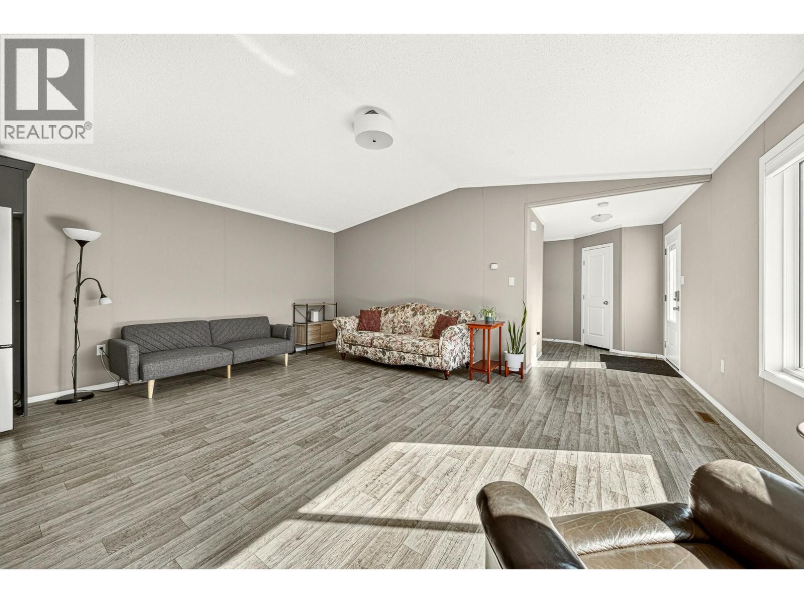 14 Delta Crescent - 14