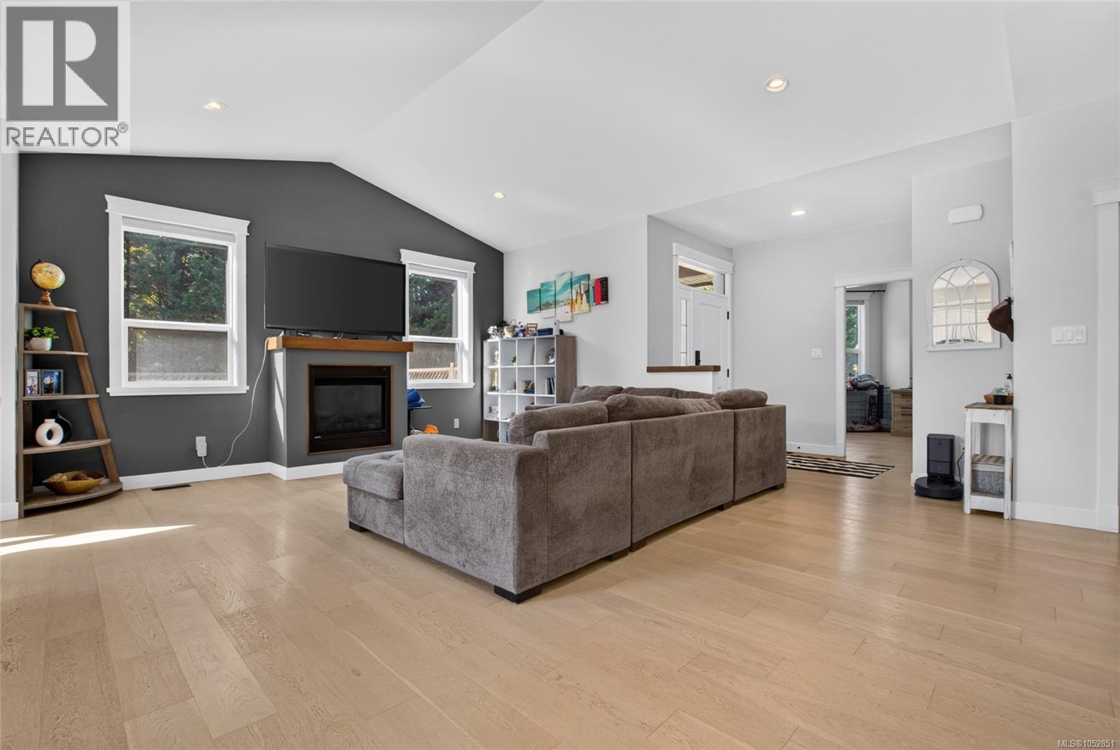 #37 3205 Gibbins Rd - 5